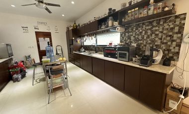 EN VENTA CASA DE 1 PLANTA EN LA REJOYADA CON PANELES SOLARES, KOMCHEN YUCATÁN