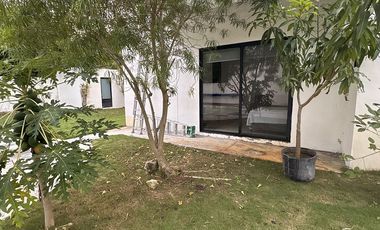 EN VENTA CASA DE 1 PLANTA EN LA REJOYADA CON PANELES SOLARES, KOMCHEN YUCATÁN