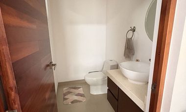 EN VENTA CASA DE 1 PLANTA EN LA REJOYADA CON PANELES SOLARES, KOMCHEN YUCATÁN