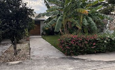 EN VENTA CASA DE 1 PLANTA EN LA REJOYADA CON PANELES SOLARES, KOMCHEN YUCATÁN