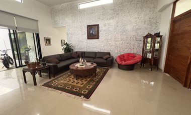 EN VENTA CASA DE 1 PLANTA EN LA REJOYADA CON PANELES SOLARES, KOMCHEN YUCATÁN