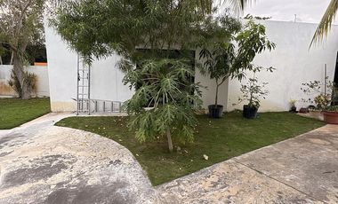 EN VENTA CASA DE 1 PLANTA EN LA REJOYADA CON PANELES SOLARES, KOMCHEN YUCATÁN