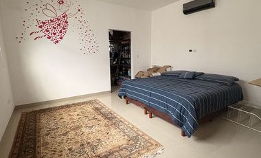 EN VENTA CASA DE 1 PLANTA EN LA REJOYADA CON PANELES SOLARES, KOMCHEN YUCATÁN