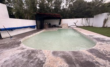 EN VENTA CASA DE 1 PLANTA EN LA REJOYADA CON PANELES SOLARES, KOMCHEN YUCATÁN