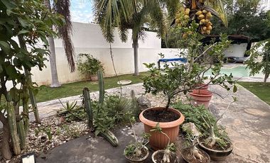 EN VENTA CASA DE 1 PLANTA EN LA REJOYADA CON PANELES SOLARES, KOMCHEN YUCATÁN