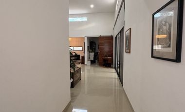 EN VENTA CASA DE 1 PLANTA EN LA REJOYADA CON PANELES SOLARES, KOMCHEN YUCATÁN