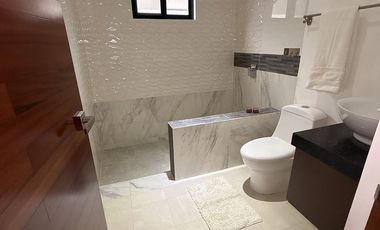 EN VENTA CASA DE 1 PLANTA EN LA REJOYADA CON PANELES SOLARES, KOMCHEN YUCATÁN