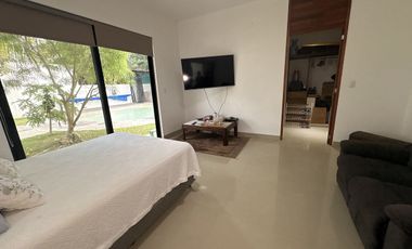 EN VENTA CASA DE 1 PLANTA EN LA REJOYADA CON PANELES SOLARES, KOMCHEN YUCATÁN