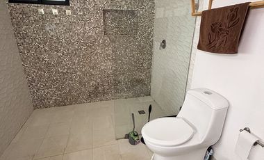 EN VENTA CASA DE 1 PLANTA EN LA REJOYADA CON PANELES SOLARES, KOMCHEN YUCATÁN