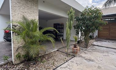 EN VENTA CASA DE 1 PLANTA EN LA REJOYADA CON PANELES SOLARES, KOMCHEN YUCATÁN