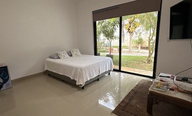 EN VENTA CASA DE 1 PLANTA EN LA REJOYADA CON PANELES SOLARES, KOMCHEN YUCATÁN