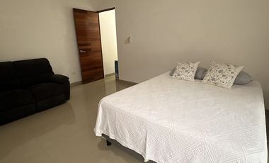 EN VENTA CASA DE 1 PLANTA EN LA REJOYADA CON PANELES SOLARES, KOMCHEN YUCATÁN