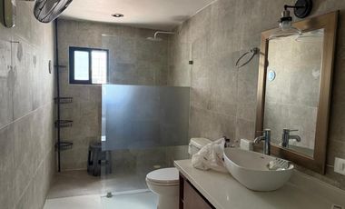 EN VENTA CASA EN CHUBURNÁ, CON CASA DE HUESPEDES MÉRIDA, YUCATÁN