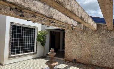 EN VENTA CASA EN CHUBURNÁ, CON CASA DE HUESPEDES MÉRIDA, YUCATÁN