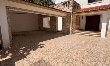 EN VENTA CASA CON PISCINA, EN MONTES DE AMÉ