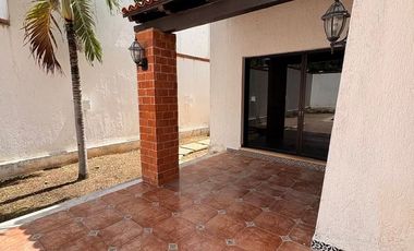 EN VENTA CASA CON PISCINA, EN MONTES DE AMÉ