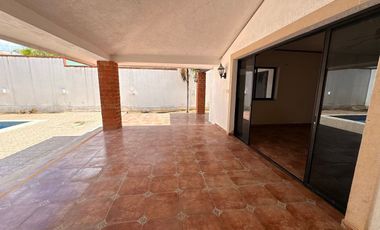 EN VENTA CASA CON PISCINA, EN MONTES DE AMÉ