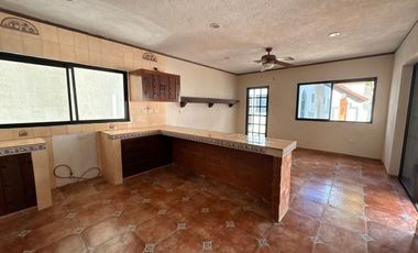 EN VENTA CASA CON PISCINA, EN MONTES DE AMÉ