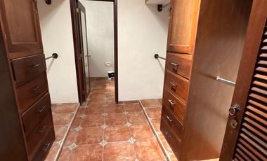 EN VENTA CASA CON PISCINA, EN MONTES DE AMÉ