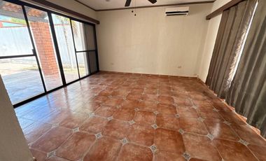 EN VENTA CASA CON PISCINA, EN MONTES DE AMÉ