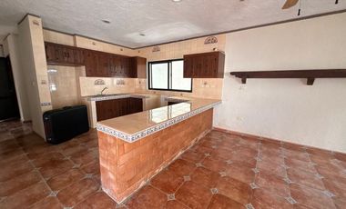 EN VENTA CASA CON PISCINA, EN MONTES DE AMÉ