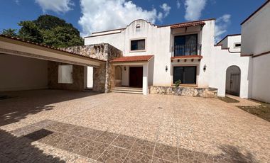 EN VENTA CASA CON PISCINA, EN MONTES DE AMÉ