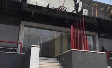 Torre de oficinas y consultorios en Jardines de la Montaña