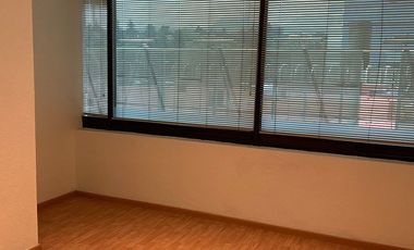Torre de oficinas y consultorios en Jardines de la Montaña