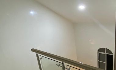 CASA VERSALLES CAMPESTRE EN VENTA (REMODELADA) 3 HABITACIONES 2 NIIVELES AREA  168m2  FLORIDABLANCA (NP)