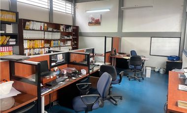 OFICINAS- SHOWROOM-GALPONES-BODEGAS SECTOR ELOY ALFARO
