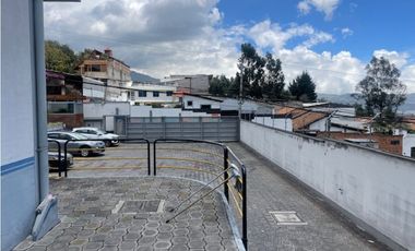 OFICINAS- SHOWROOM-GALPONES-BODEGAS SECTOR ELOY ALFARO