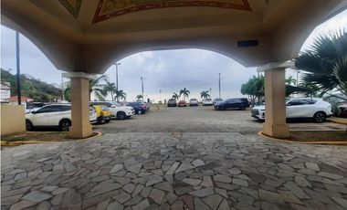 SE ALQUILA LOCAL EN AMADOR CAUSEWAY 400 Mtrs