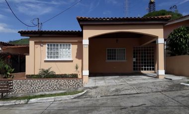 Casa En Alquiler En Altos de Santamaria | Urbanizacion Bariloche