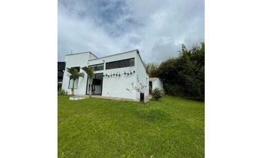 Finca en El Retiro 12.000 m² con casa, agua y bosque natural