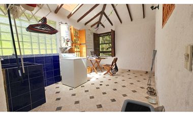 Venta de Finca en El Retiro, lote plano con casa y precio imperdible.