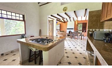 Venta de Finca en El Retiro, lote plano con casa y precio imperdible.