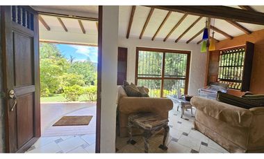 Venta de Finca en El Retiro, lote plano con casa y precio imperdible.