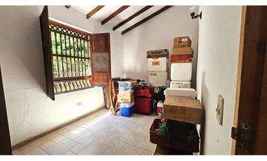 Venta de Finca en El Retiro, lote plano con casa y precio imperdible.