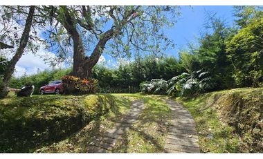 Venta de Finca en El Retiro, lote plano con casa y precio imperdible.