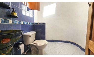Venta de Finca en El Retiro, lote plano con casa y precio imperdible.