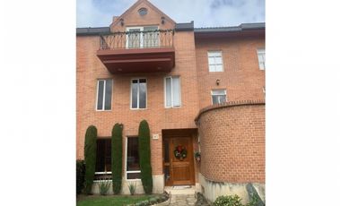 CASA EN VENTA PASEO DE LOS BUGANVILES (para remodelar) CHIA