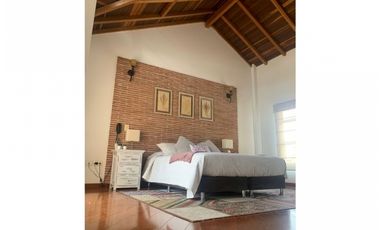 CASA EN VENTA PASEO DE LOS BUGANVILES (para remodelar) CHIA