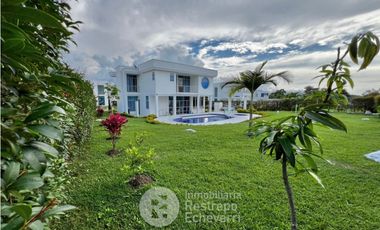Casa en Conjunto Campestre, en venta, Chinauta, Cundinamarca