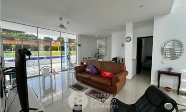 Casa en Conjunto Campestre, en venta, Chinauta, Cundinamarca