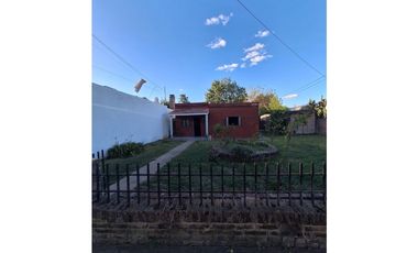 Se vende casa en Viale en calle Belgrano