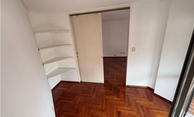MEJOR ZONA DE NVA CBA - EXELENTE ESTADO - AMPLIO BALCON FRENTE -