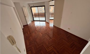 MEJOR ZONA DE NVA CBA - EXELENTE ESTADO - AMPLIO BALCON FRENTE -