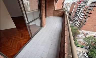 MEJOR ZONA DE NVA CBA - EXELENTE ESTADO - AMPLIO BALCON FRENTE -