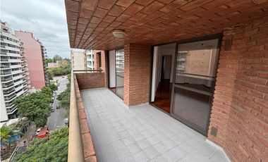 MEJOR ZONA DE NVA CBA - EXELENTE ESTADO - AMPLIO BALCON FRENTE -