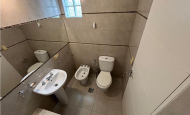 CERCA DEL CORAZON DE GRAL PAZ - ESPACIOSO Y COMODO - BALCON FRENTE